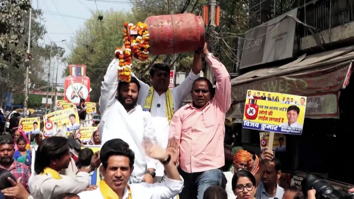 Válka dopadla i na nebožtíky. Krematoria v Indii nahrazují plyn elektřinou